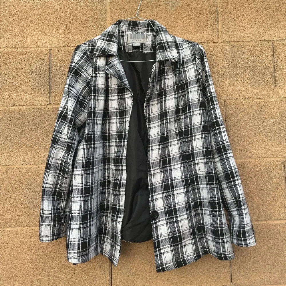 Women’s Black and White Plaid Coat, great condition - Picture 2 of 4